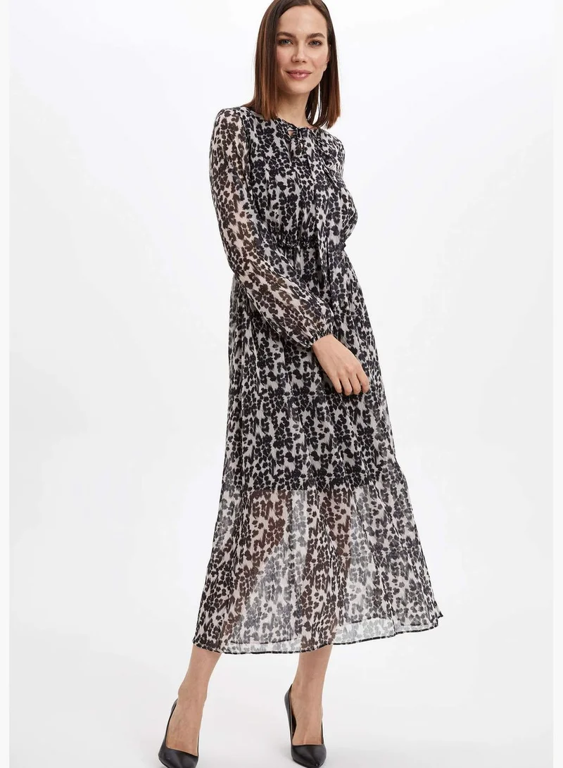 ديفاكتو Long Sleeve Woven Patterned Midi Dress