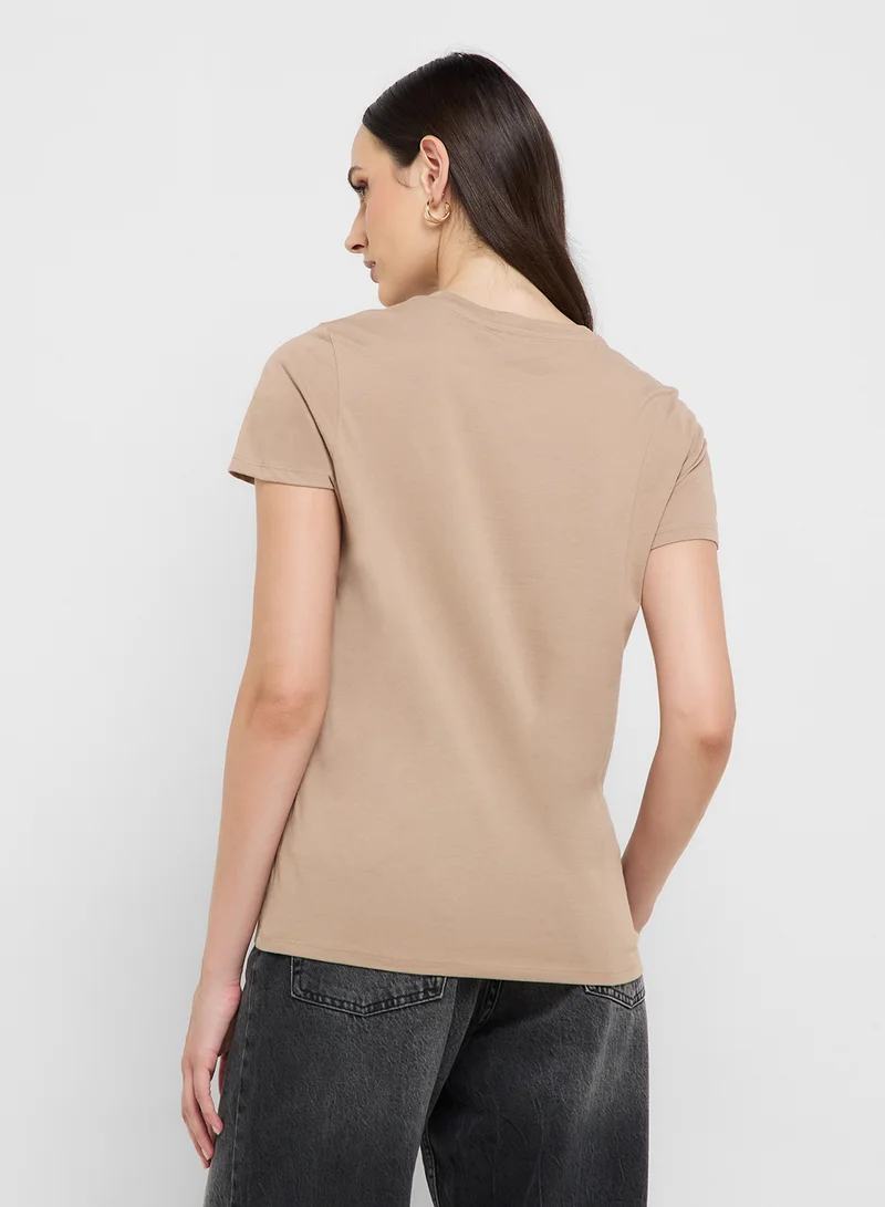 جس Short Sleeve  Logo Desert Flower Easy T-Shirt