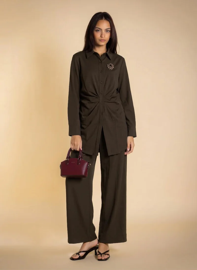 شايبس DETAILED SHIRT SET WITH BROOCH