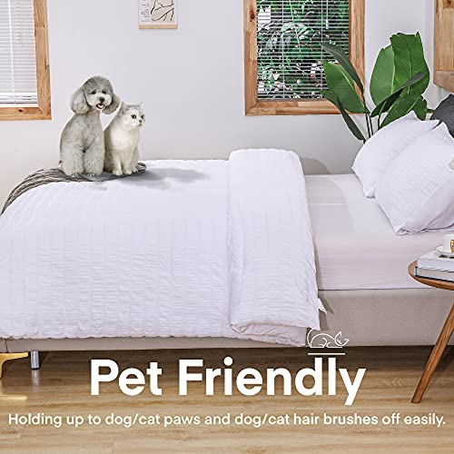 AveLom Seersucker King Comforter Set (104x90 inches), 3 Pieces - 100% Soft Washed Microfiber Lightweight Comforter with 2 Pillowcases, All Season Down Alternative Comforter Set for Bedding, White - Image 3