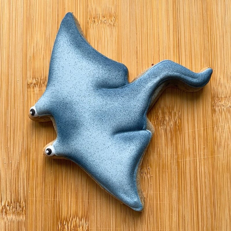 LILIAO Manta Cookie Cutter - 4.5 x 4.5 inches - Stainless Steel - Image 2