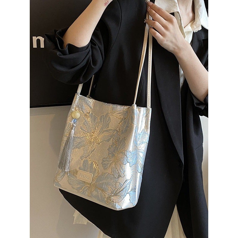 Embroidered Butterfly Bag Magnetic Buckle Chinese Shoulder Bag Niche Fashion Bag Women'S Silk Tassel Hand Crossbody Tote Bag - Image 5