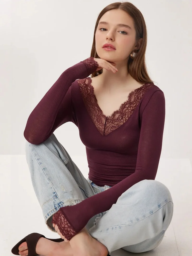 السعادة في إسطنبول ISTANBUL Lace V-Neck Slim Fit Blouse