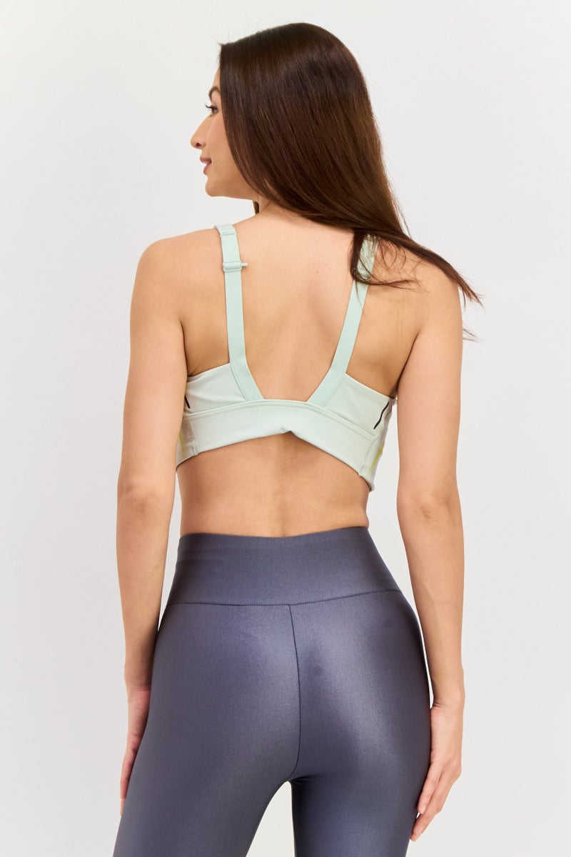 Adidas حمالة صدر رياضية للنساء بتصميم مريح ومبطنة قليلاً، لون أخضر نعناعي - Image 3