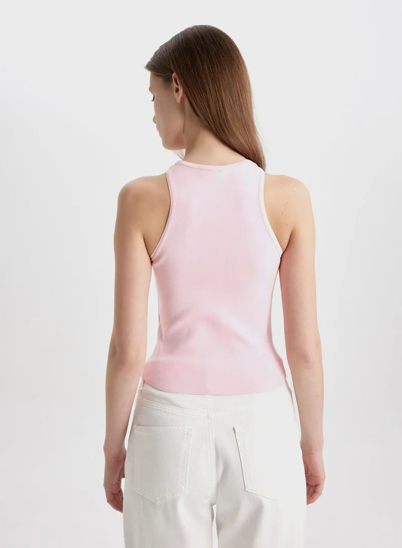 ديفاكتو تيشيرت داخلي بقصة ضيقة وياقة هالتر