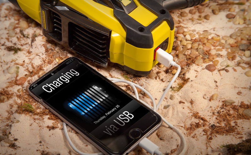 STANLEY FATMAX SL10LEDS Rechargeable 2200 Lumen Lithium Ion Ultra Bright LED Spotlight Flashlight with USB Power Charger - Image 5