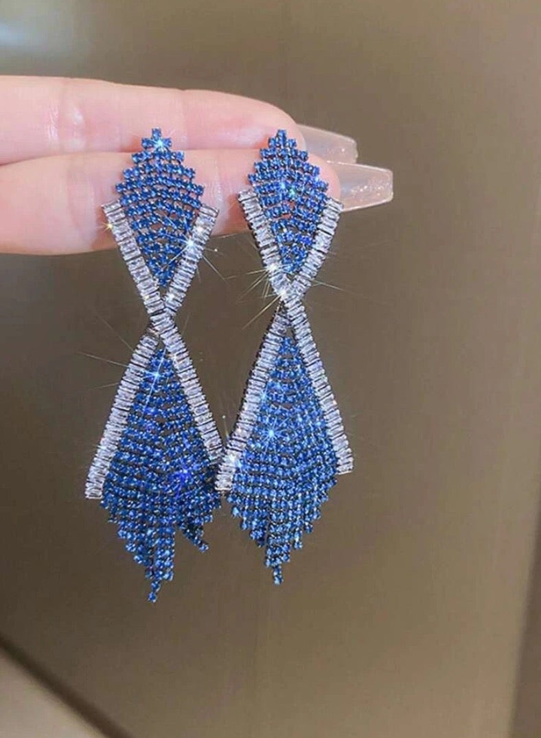 Equal Elegant And Modern Zirconia Drop Earrings For Women - Image 2