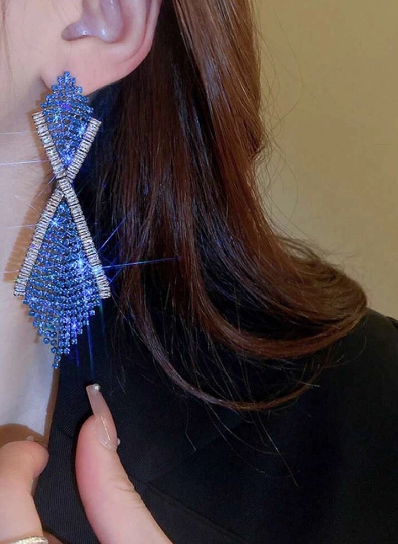 Equal Elegant And Modern Zirconia Drop Earrings For Women - Image 3