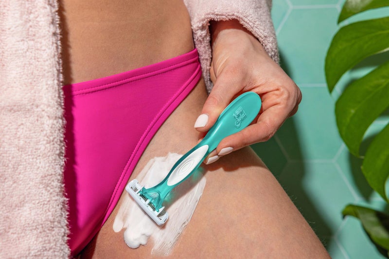 Bic شفرة حلاقة بيسك سوليل كومفورت 4 شفرات للاستخدام مرة واحدة للنساء للبشرة الحساسة، مجموعة شفرات حلاقة 3 قطع - Image 2