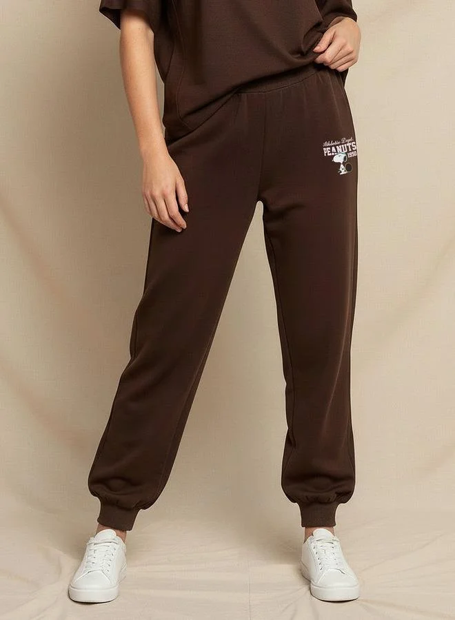 SP Characters Mid-Rise Joggers with Peanuts Print