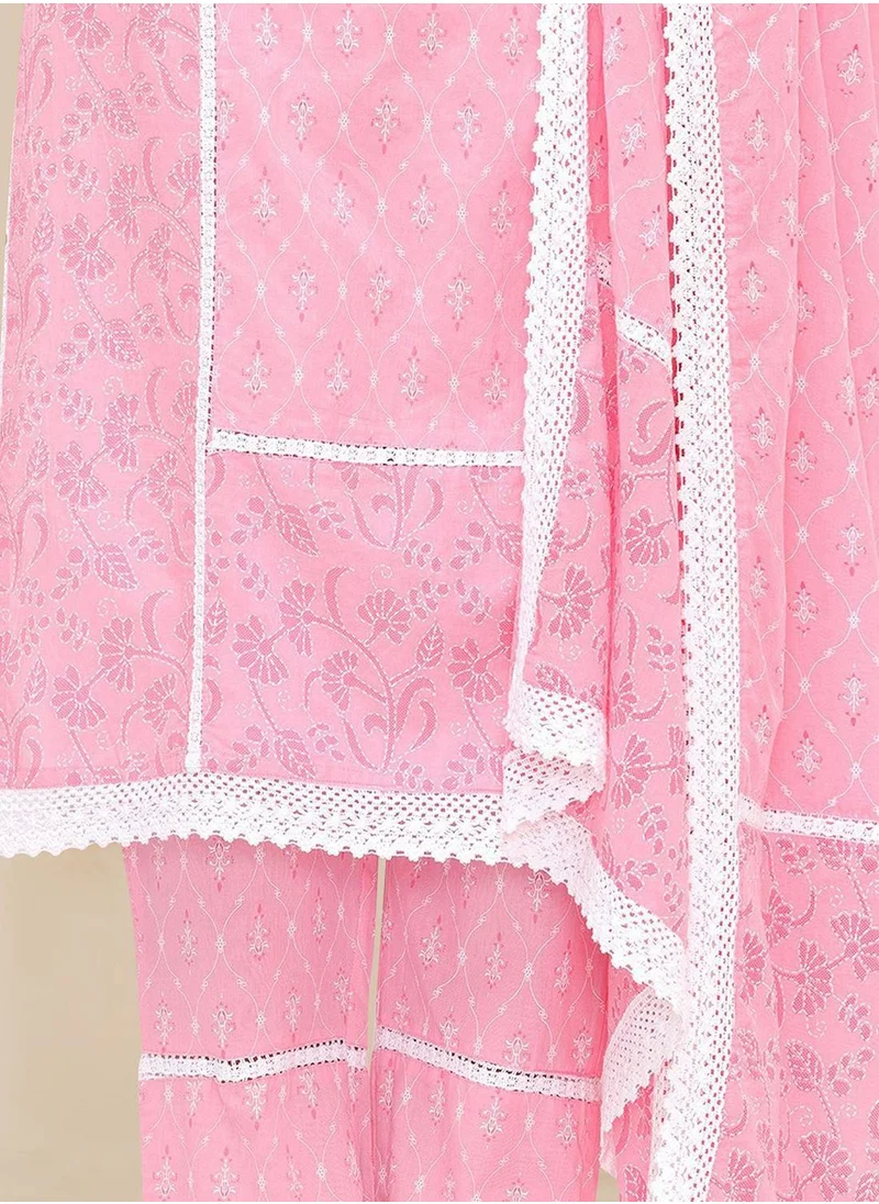 آي شين Regular Fit Embellished Pattern Round Neck Neck Three-Quarter Sleeve Pink Colour Knitted Cotton Kurta Set for Women with Mid-Rise Closure - A Timeless Addition to Your Collection
