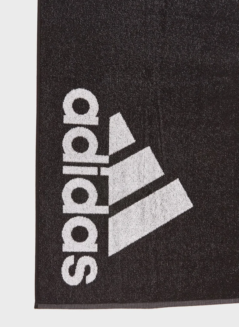 adidas منشفة صغيرة  بشعار الماركة