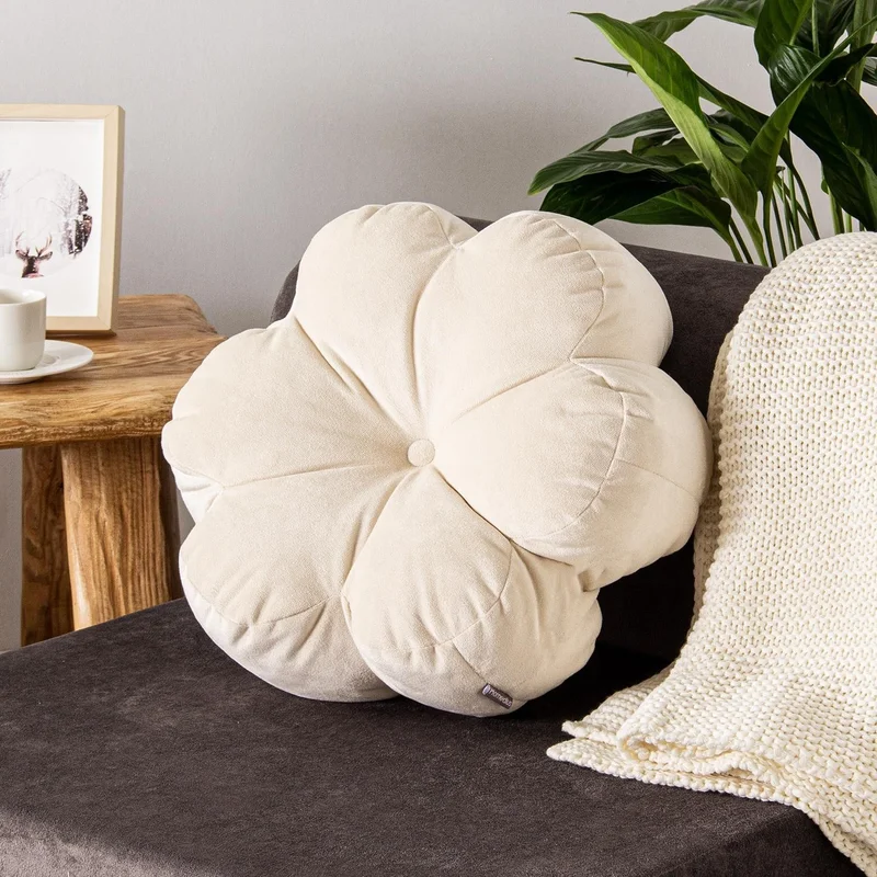 Homedius Decorative Velvet Daisy Pillow