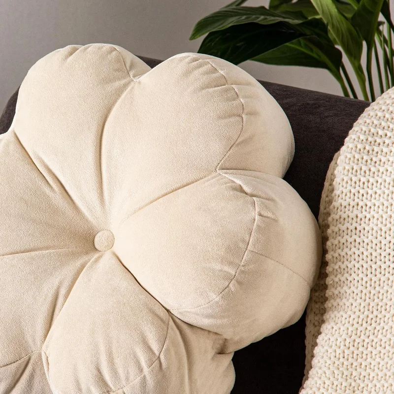 Homedius Decorative Velvet Daisy Pillow