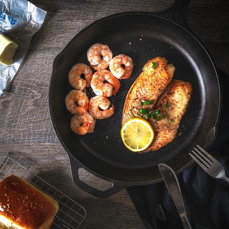 Utopia Kitchen مقلاة سوتيه 12 بوصة، مقلاة شيف من الحديد الزهر، مقلاة حديد زهر مسبقة التتبيل مع غطاء، أدوات طهي آمنة للشواء للاستخدام الداخلي والخارجي، سوداء - Image 5