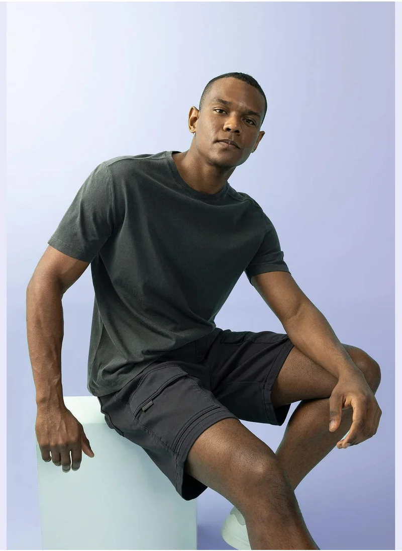 ديفاكتو Man Crew Neck Short Sleeve Knitted T-Shirt