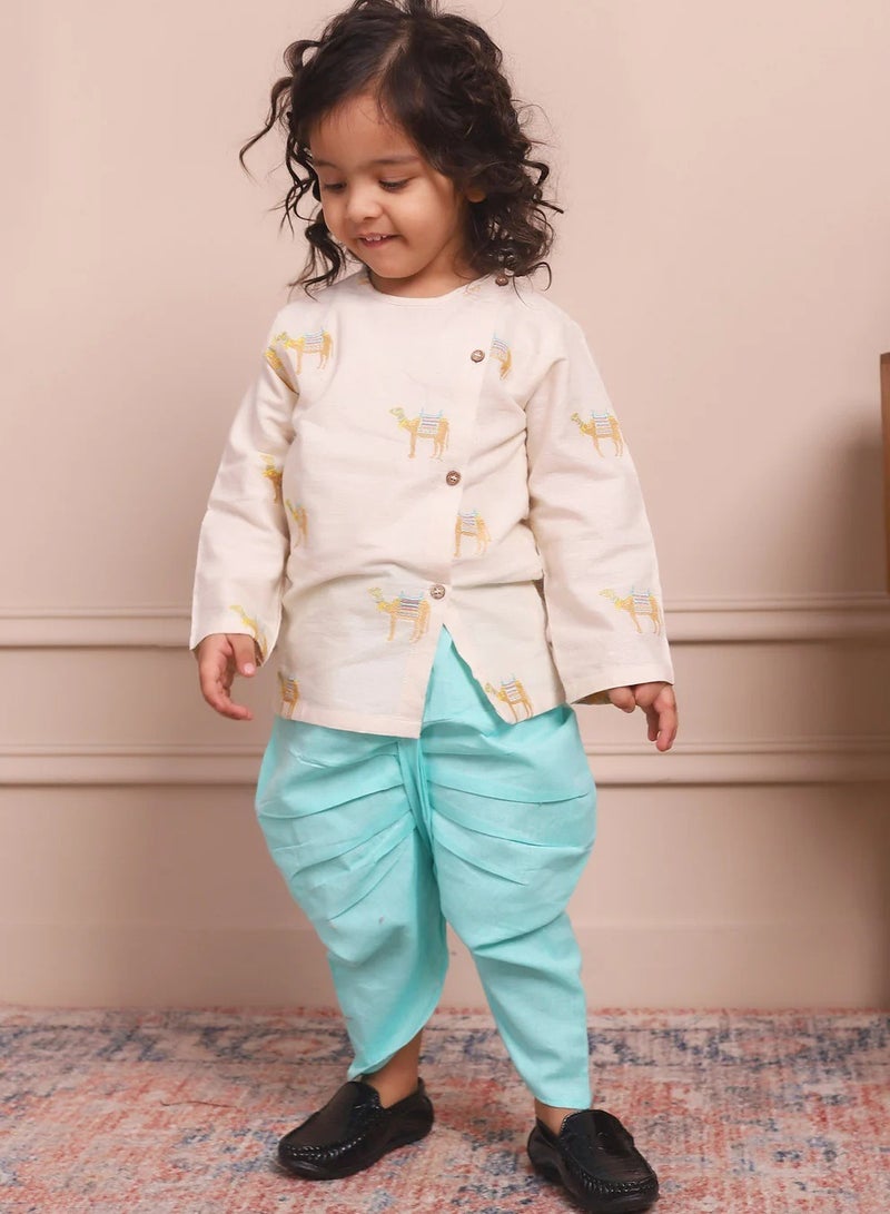 بولكاتوتس بلوزة أنجراكا مطرزة باللون الجمل بأكمام طويلة من Polka Tots مع دوتي - كريمي (12 شهرًا - 18 شهرًا)  - Image 2