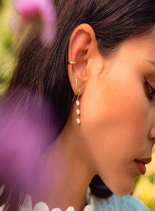 ميفيكو أقراط MEVECCO صغيرة على شكل أسنان سمكة قرش للنساء، مطلية بالذهب عيار 18 قيراطًا، مرصعة بأحجار الزركونيا المكعبة الصغيرة، بتصميم أسنان سمكة قرش لطيفة وبسيطة، هدية مثالية لها. - Image 3