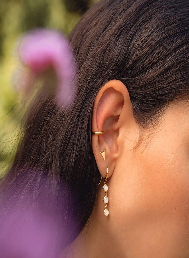 ميفيكو أقراط MEVECCO صغيرة على شكل أسنان سمكة قرش للنساء، مطلية بالذهب عيار 18 قيراطًا، مرصعة بأحجار الزركونيا المكعبة الصغيرة، بتصميم أسنان سمكة قرش لطيفة وبسيطة، هدية مثالية لها. - Image 2