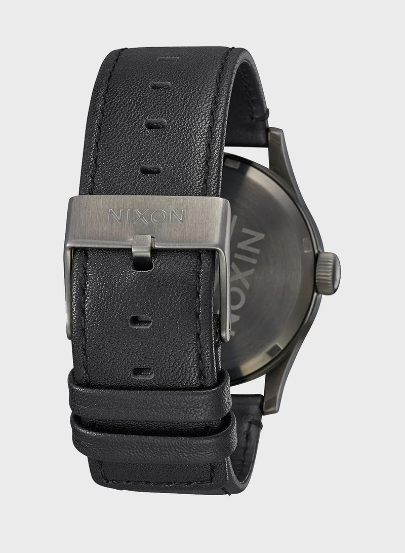 NIXON Sentry Leather Gunmetal / Black Watch