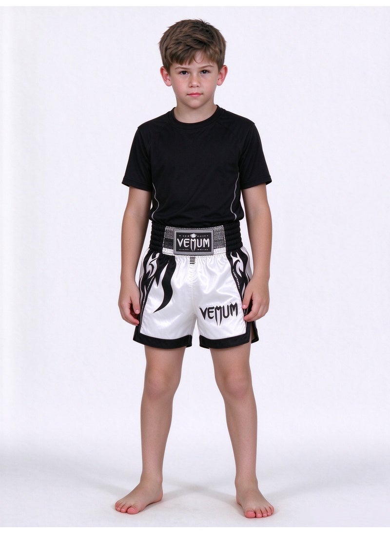 فينوم Venum Kids Elite Boxing Shorts | أسود وأبيض أسلوب المنافسة  عالية التمدد والقدرة على التنفس ، متوافقة مع حراس الفخذ  خياطة معززة حجم: 160 م - Image 3