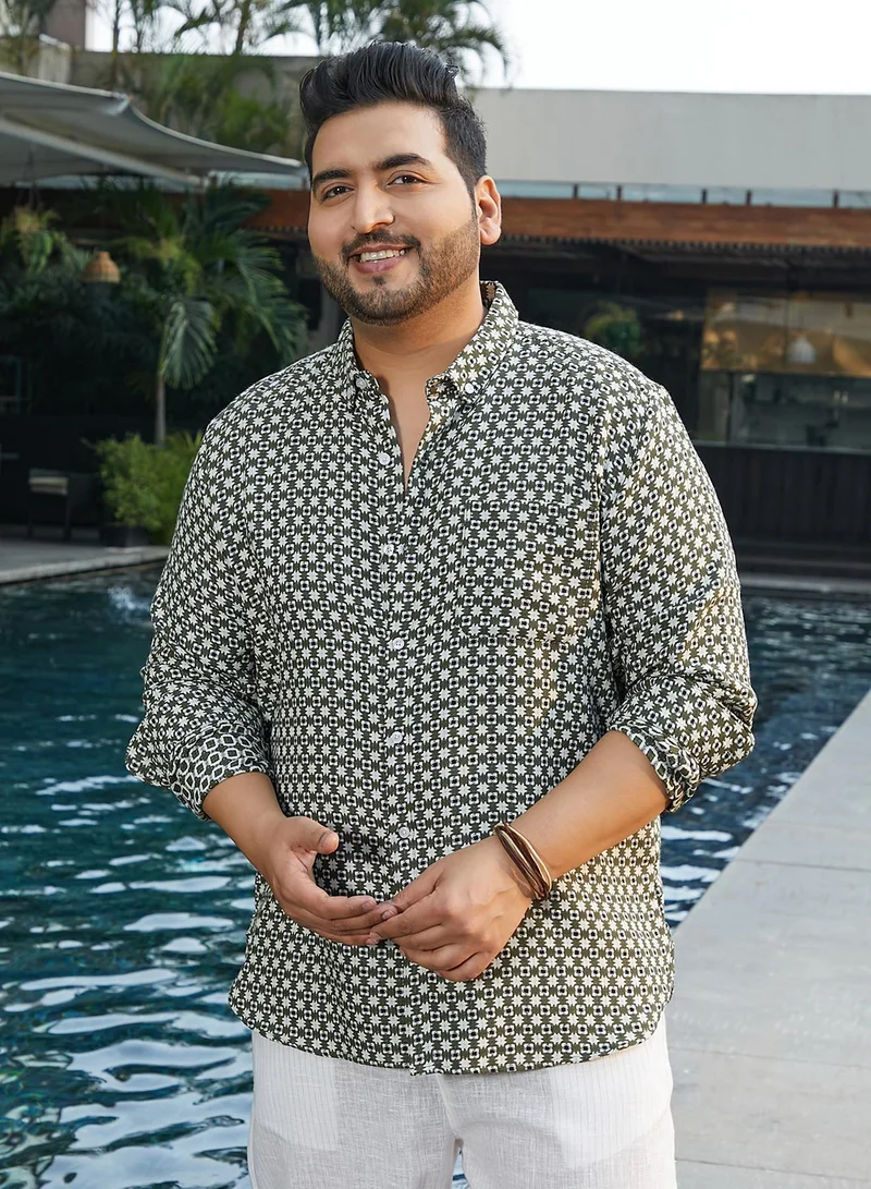 انستافاب بلس قميص رجالي أخضر زيتوني بنمط كتل مطبوع بياقة عادية وأكمام طويلة بأزرار للمقاسات الكبيرة