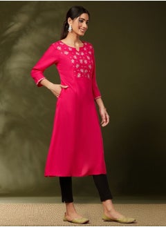 Solid kurta with floral yoke embroidery-Fuchsia - pzsku/Z7E9D91E87AC8F4FB74D9Z/45/_/1740145497/45943383-480b-4ce4-8e1a-7ca4079faaa6