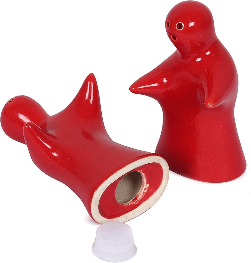 QIMACPLUS Salt and Pepper Seasoning and Spice Shakers Cute Novelty Modern and Vintage Hug Design Couple Set for Retro Farmhouse Home Decorative Dispenser for Kitchen Red - Image 4