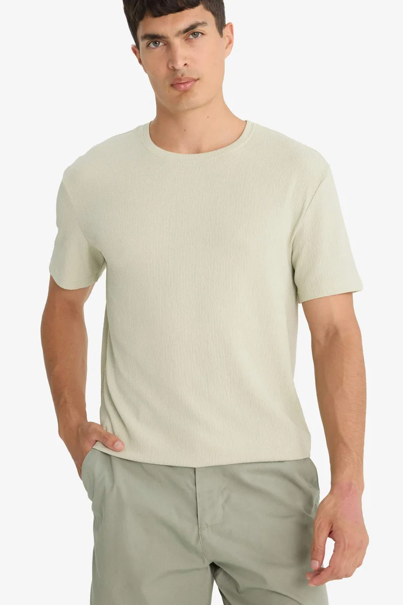ديفاكتو Regular Fit Textured Collar Short Sleeve T-Shirt