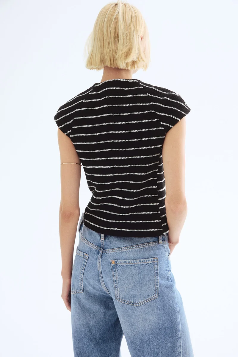 اتش اند ام بلوزة بأزرار أمامية