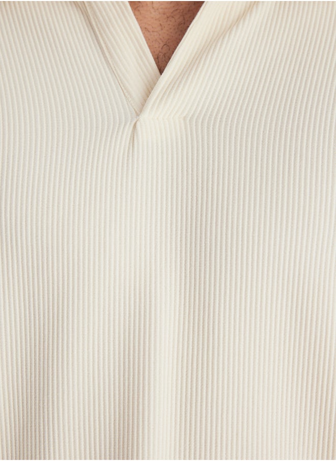 trendyol Limited Edition Ecru Men's Oversize/Wide Cut Textured Anti-Wrinkle Ottoman Seamless Polo Collar T-Shirt  - Image 5