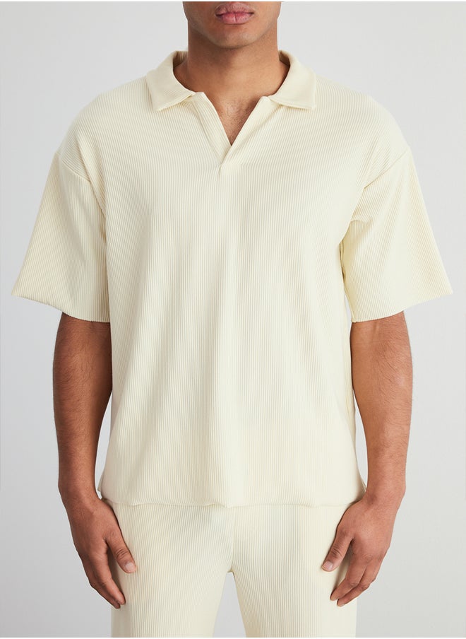 trendyol Limited Edition Ecru Men's Oversize/Wide Cut Textured Anti-Wrinkle Ottoman Seamless Polo Collar T-Shirt  - Image 4