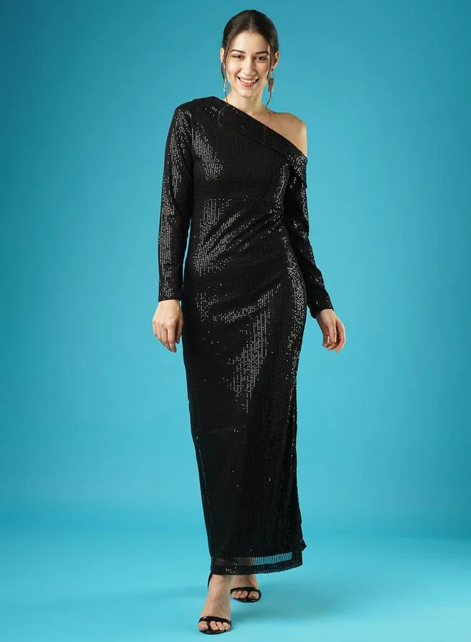 جلو باص فستان طويل ضيق بكتف واحد مزين بالترتر