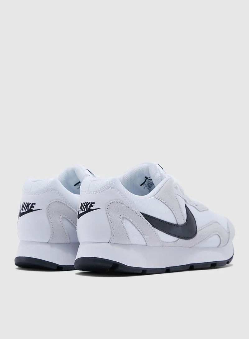 Nike Delfine