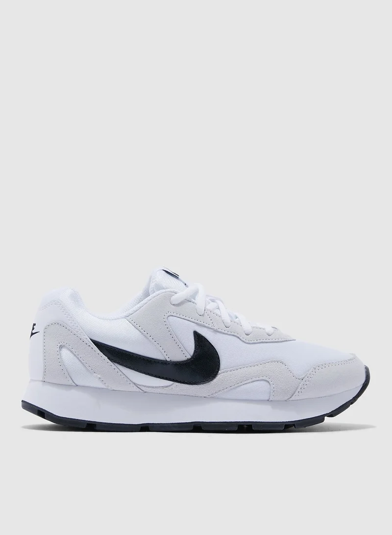 Nike Delfine