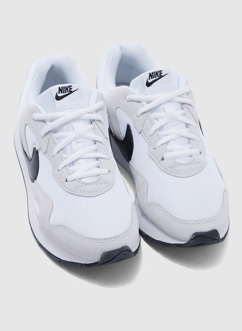 Nike Delfine