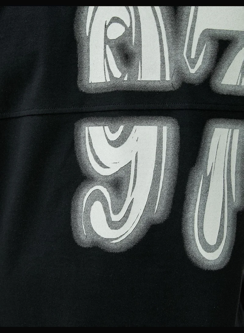 كوتون Varsity Oversized T-Shirt Graffiti Printed Crew Neck Seam Detailed