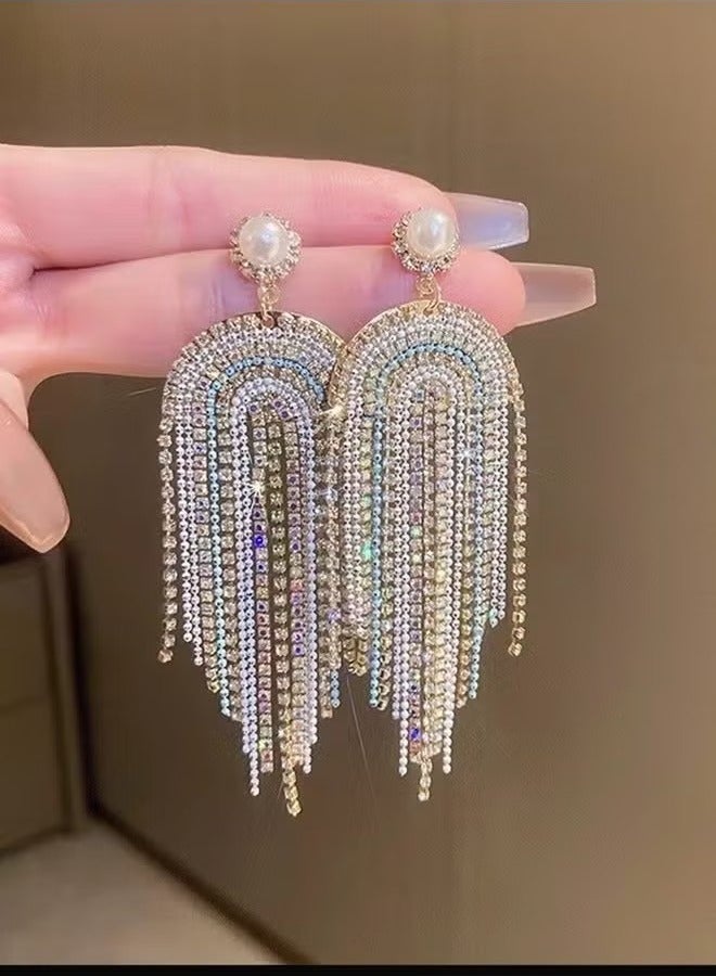 أقراط متدلية من سلسلة طويلة لامعة للنساء والفتيات، مثالية لمناسبات الزفاف والزفاف. - Image 2