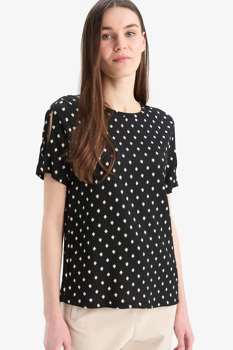 ديفاكتو Traditional Regular Fit Crew Neck Patterned Crinkle T-Shirt