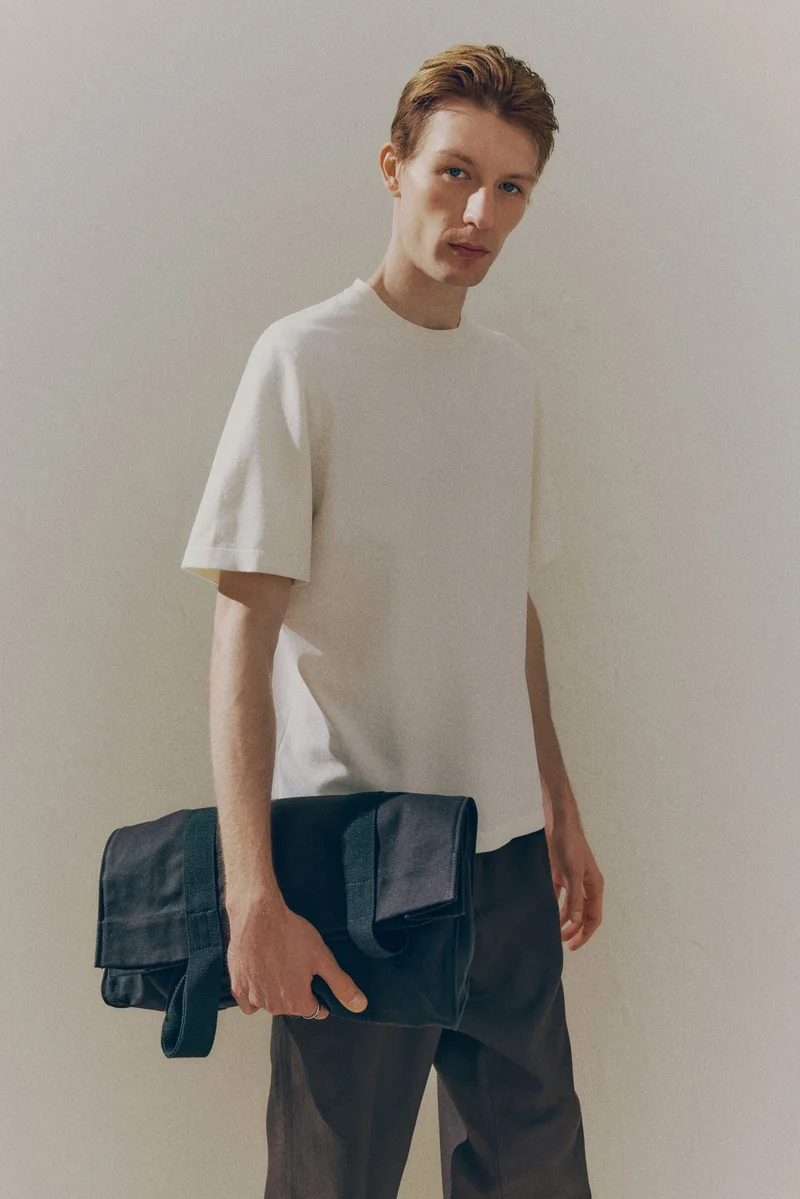 اتش اند ام تي-شيرت محبوك بقصة عادية