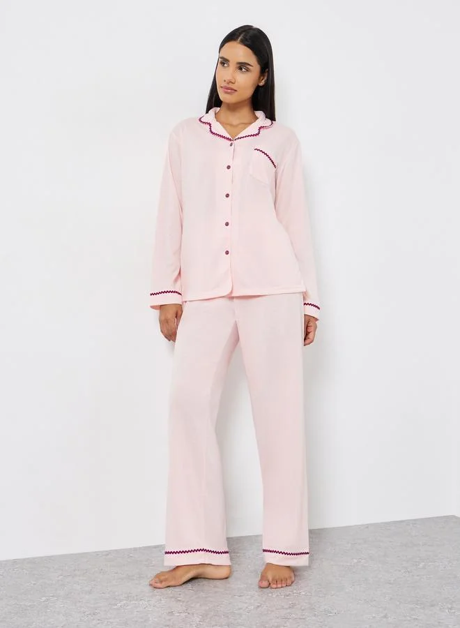ستايلي طقم بيجامة قميص بأكمام طويلة وتفاصيل حافة متعرجة