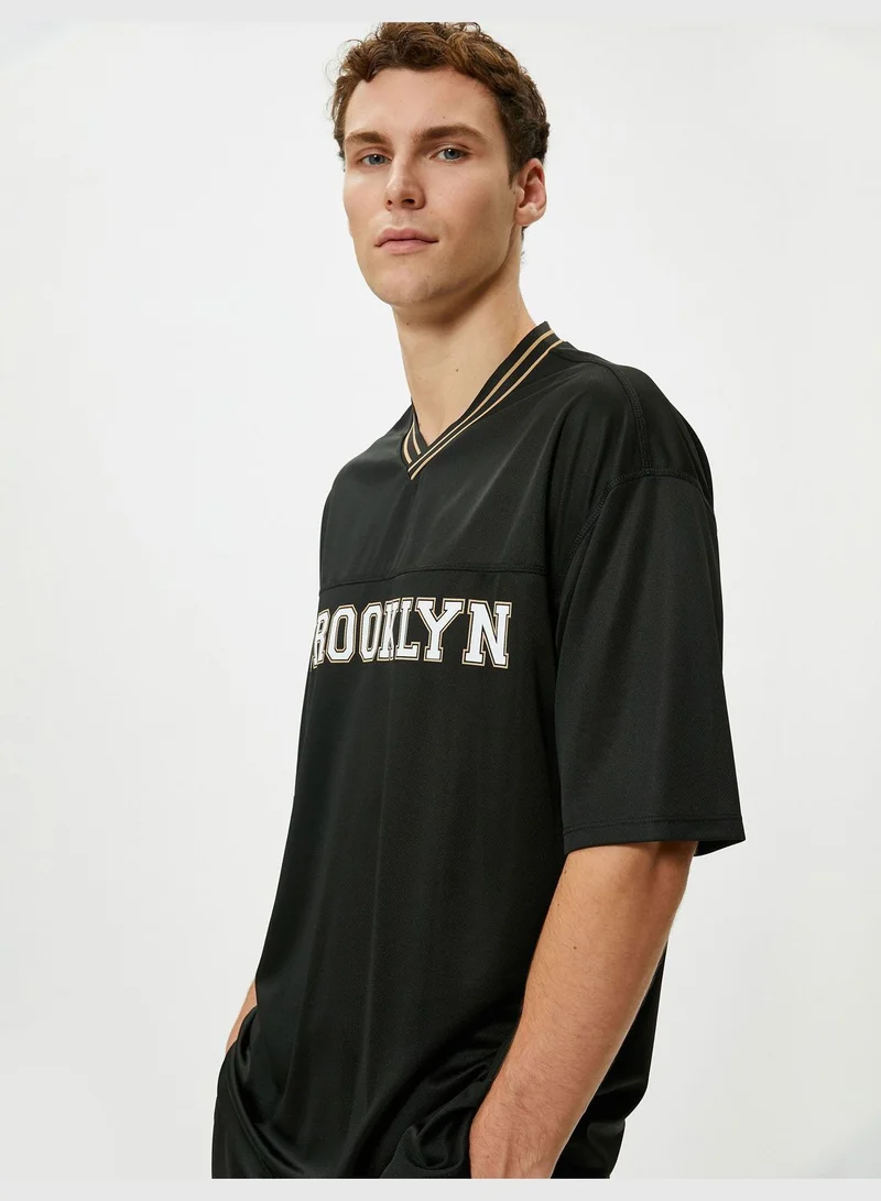 كوتون V Neck College Printed Short Sleeve Sport T-Shirt