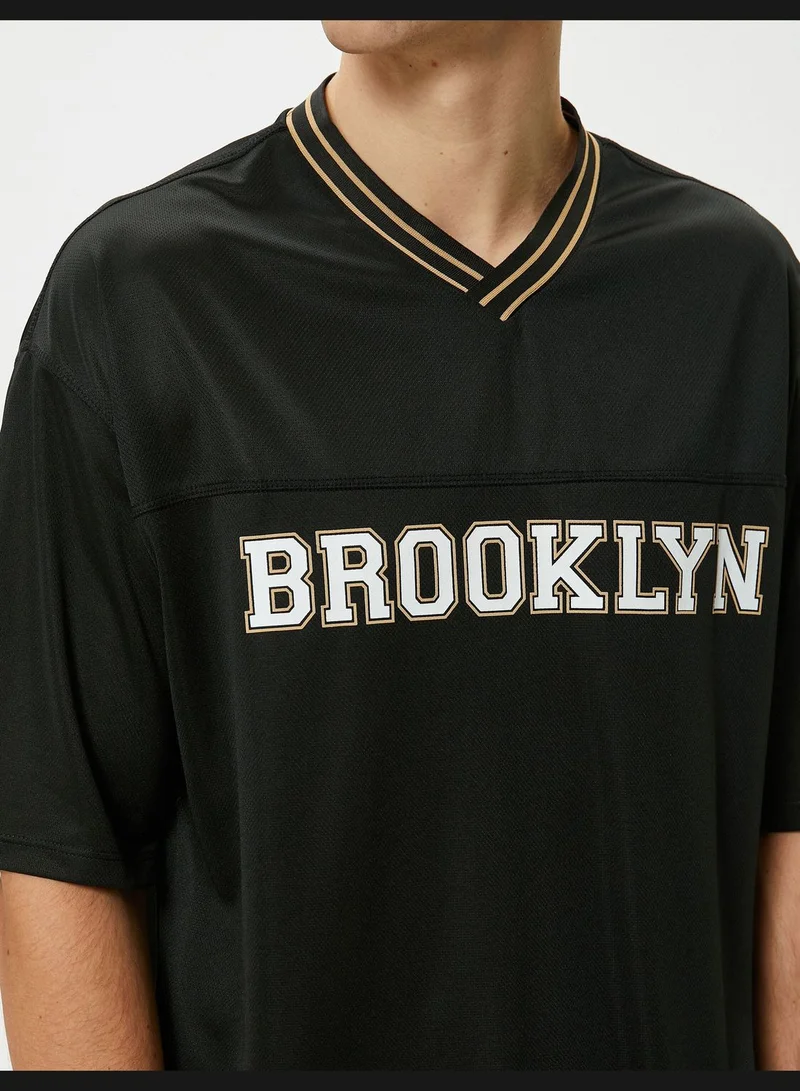 كوتون V Neck College Printed Short Sleeve Sport T-Shirt