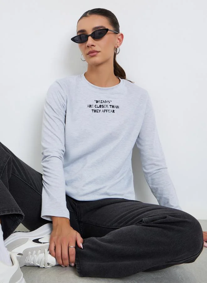 ستايلي تيشيرت مطبوع بكتابة بقصة عادية