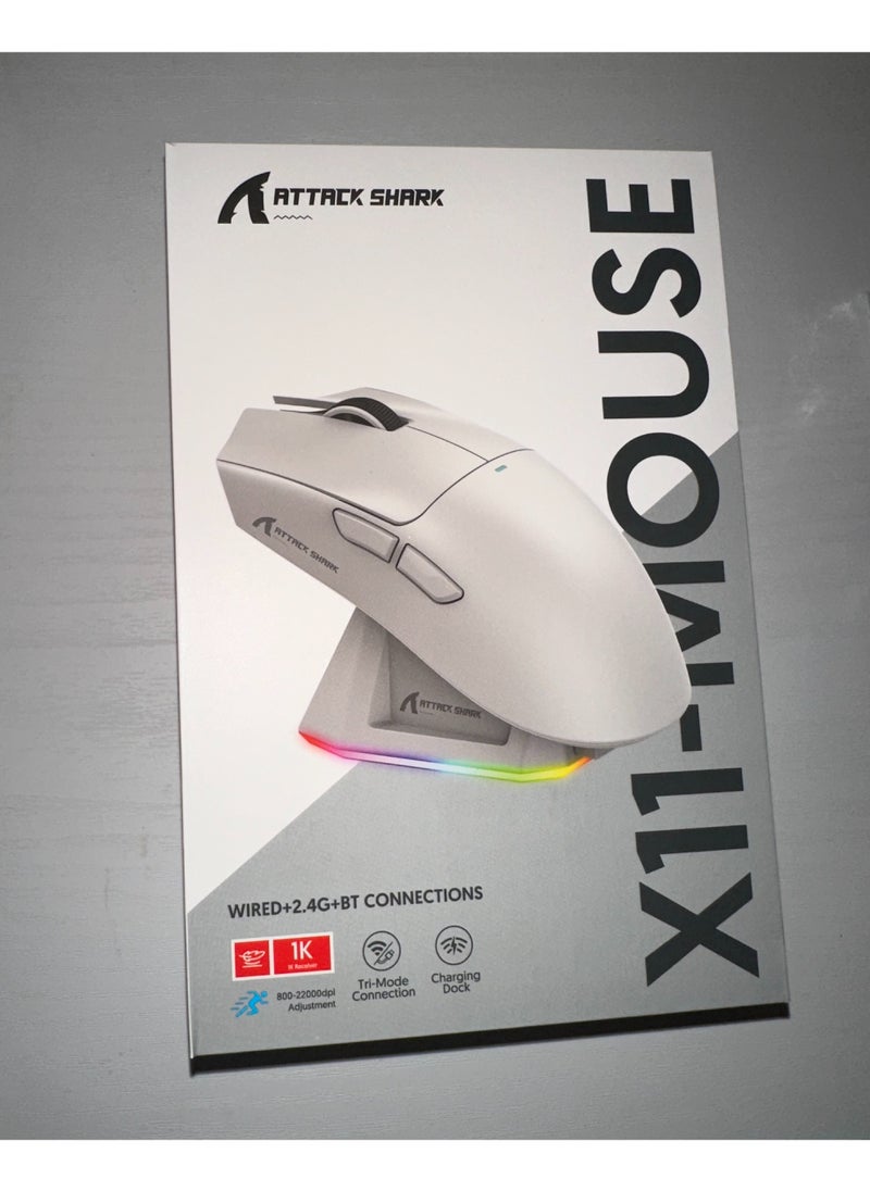 ماوس العاب لاسلكي خفيف الوزن X11 من Attack Shark مع قاعدة شحن RGB، وضع ثلاثي 2.4G/USB-C سلكي/بلوتوث، 22K DPI، مستشعر بصري PAW3311، مفتاح هويو، 5 ازرار قابلة للبرمجة للكمبيوتر/ماك (ابيض)
