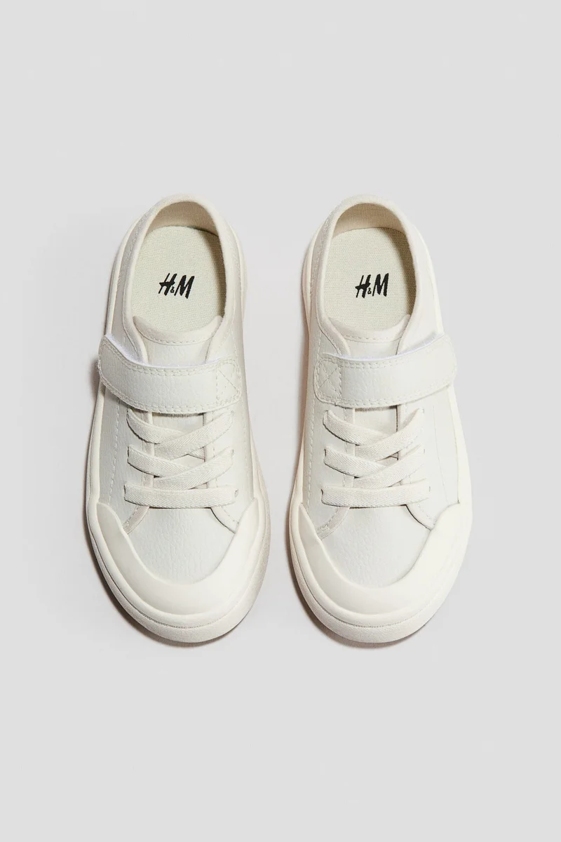 اتش اند ام حذاء رياضي