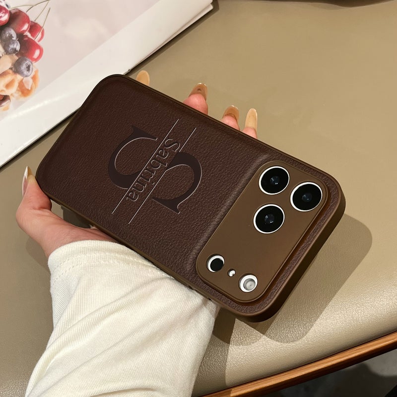 غلاف هاتف مخصص شخصي من الجلد الصناعي البرتقالي المنقوش بأحرف كبيرة متوافق مع iPhone 14 Pro، نمط تجاري، مقاوم للسقوط، فاخر، هدية تذكارية للأصدقاء في العطلات - Image 5