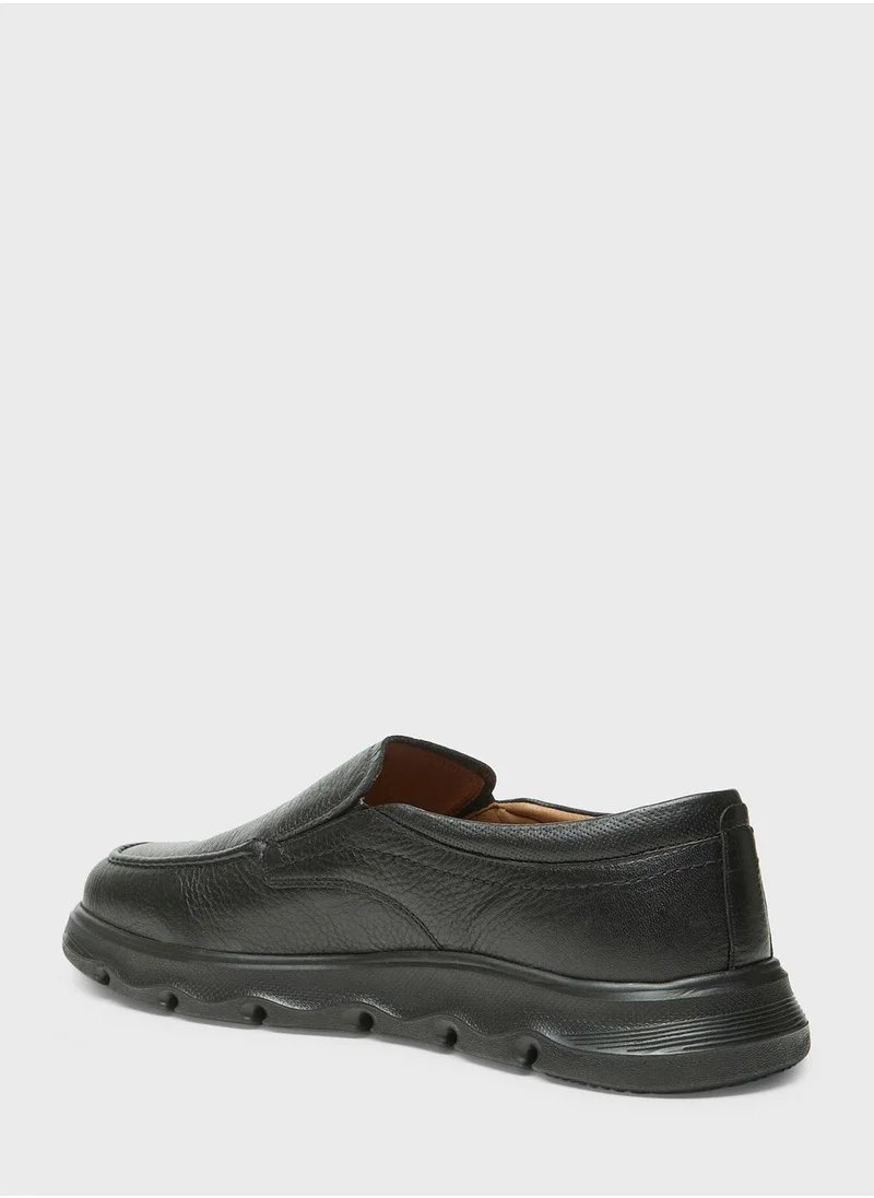 لو كونفورت Casual Comfort Slip Ons