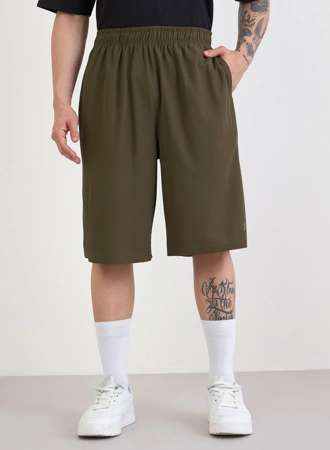 ستايلي اكتيف شورت واسع للتدريب بشعار عاكس