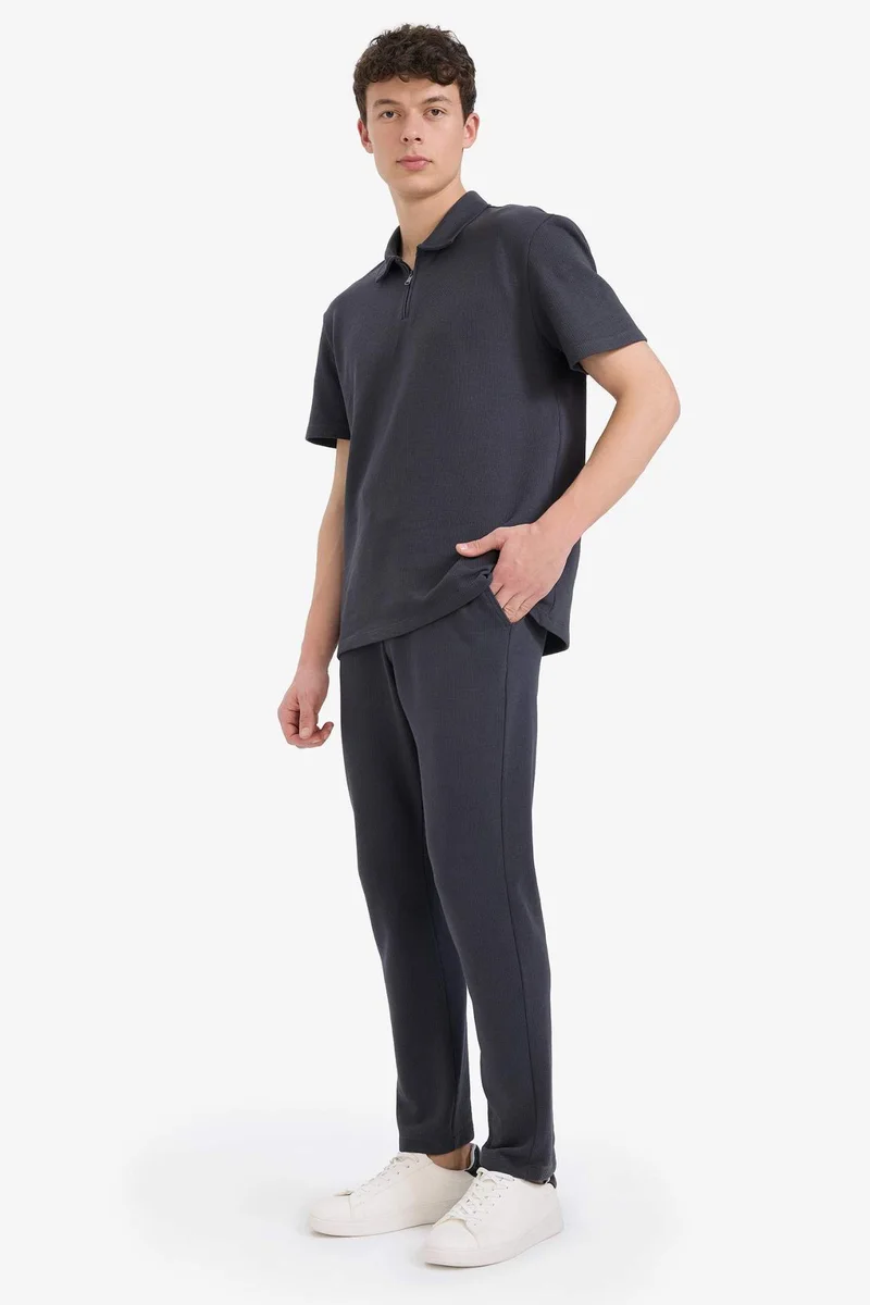 ديفاكتو Regular Fit Tied Waist Straight Leg Sweatpants